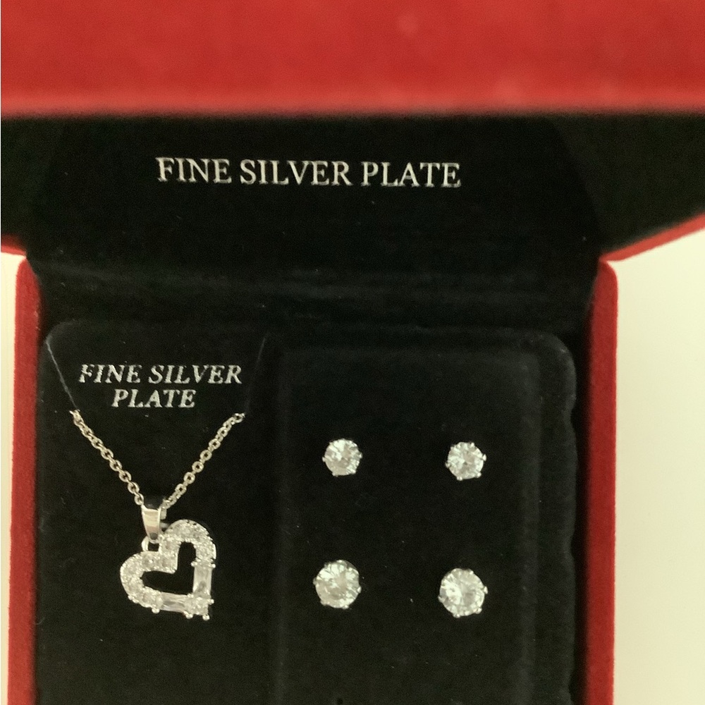 Elegant Silver-Plated Heart Necklace and 2 Earring Set 🌺, BRAND NEW